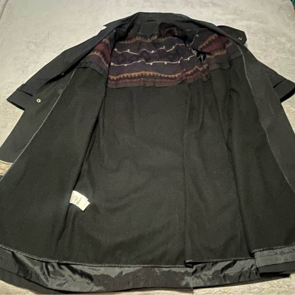 Vintage Editions trench coat with removable liner and shoulder pads size medium - Picture 7 of 10